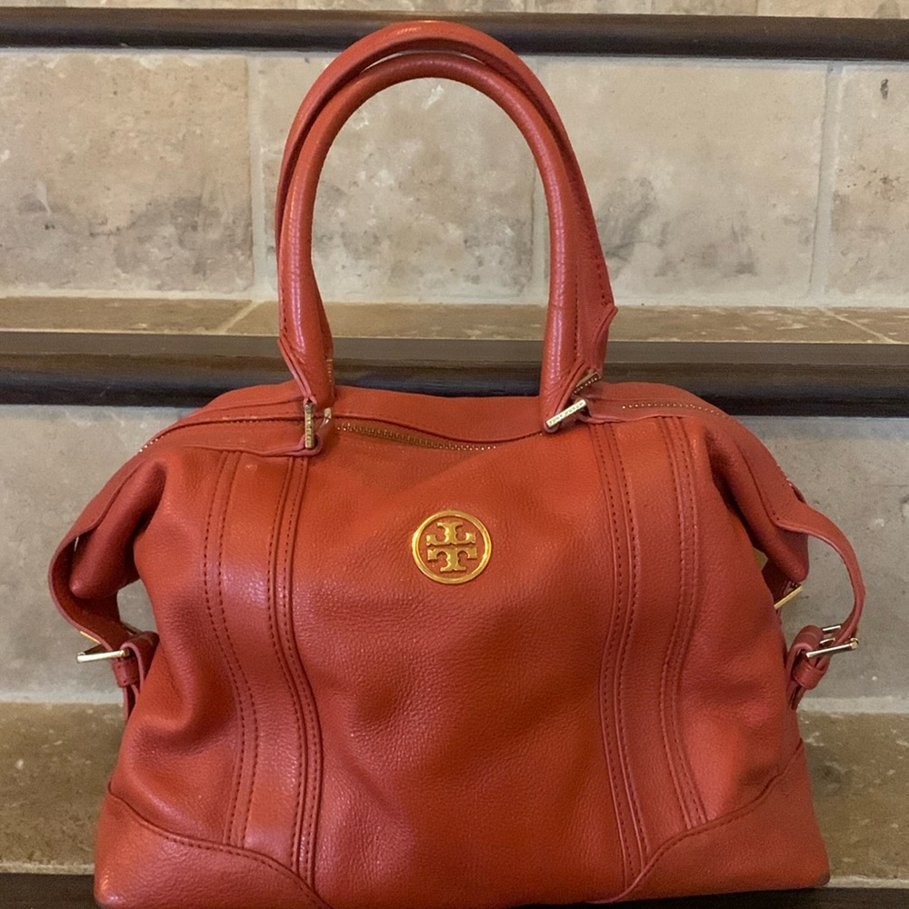 Authentic Tory Burch handbag. Excellent condition!